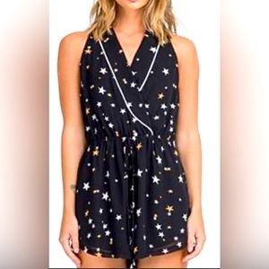 LUSH Clothing | Black & White Star V-Neck Romper Size Medium